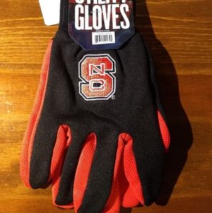 NC State Wolfpack Team Logo Gloves